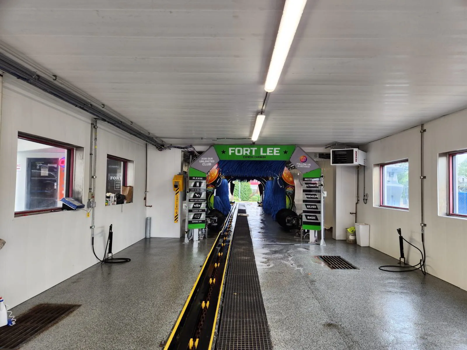 Fort Lee CarWash Tunnel located in Fort Lee NJ
